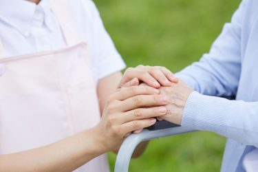 What Families Get Wrong When Hiring Elderly Caregivers
